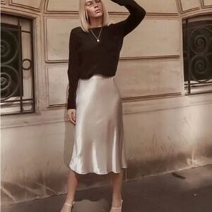 Gianni Bini NWOT Satin Skirt Size 8 white/cream